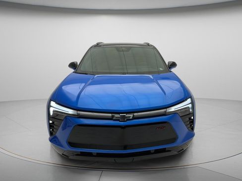 Used 2025 Chevrolet Blazer EV RS AWD/4WD image 2