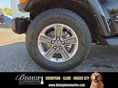 Used 2022 Jeep Wrangler Unlimited Sahara w/ LED Lighting Group AWD/4WD image 21