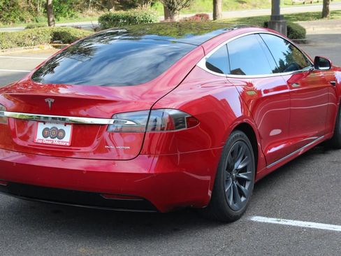 Used 2020 Tesla Model S Long Range Plus AWD/4WD image 7