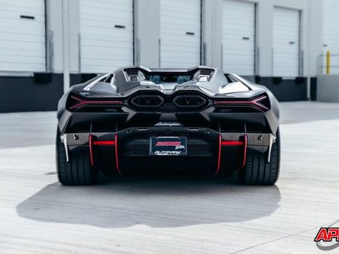 Used 2025 Lamborghini Revuelto image 20