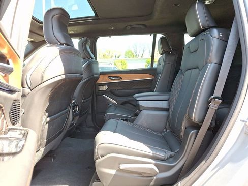 Used 2023 Jeep Grand Cherokee L Summit AWD/4WD image 11