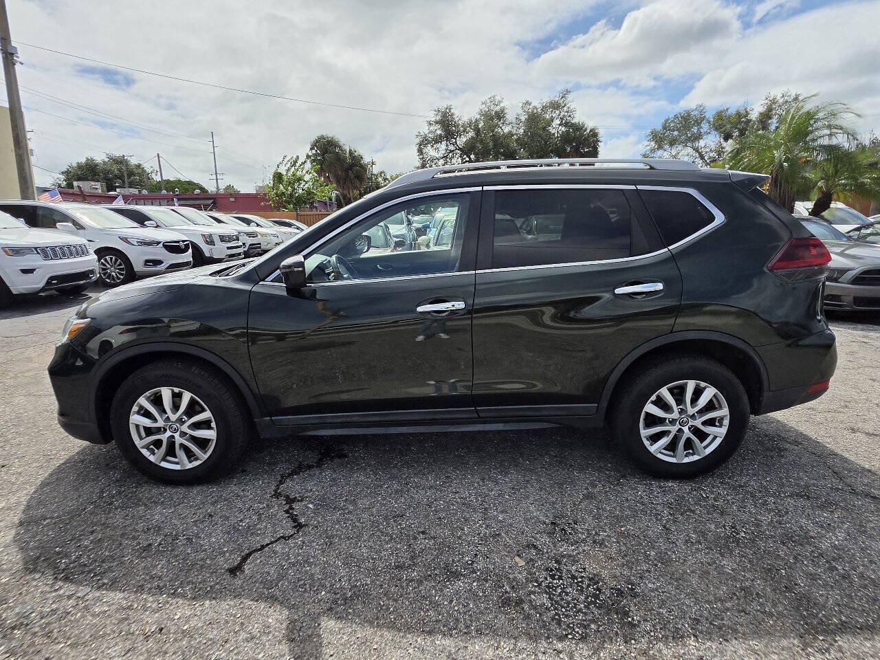 Used 2020 Nissan Rogue SV AWD/4WD image 3