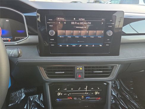 New 2026 Volkswagen Taos SE image 19