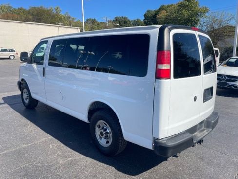 Used 2010 Chevrolet Express 3500 LS image 3