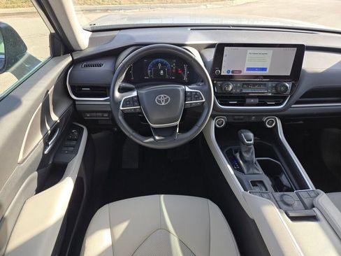 Used 2024 Toyota Grand Highlander XLE image 17