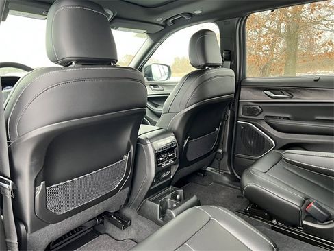 New 2025 Jeep Grand Cherokee L Limited w/ Luxury Tech Group II image 33