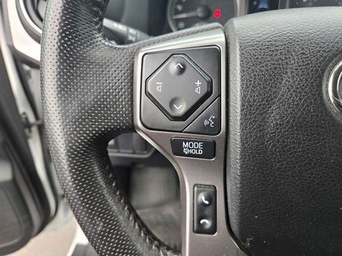 Certified 2022 Toyota Tacoma SR5 AWD/4WD image 23