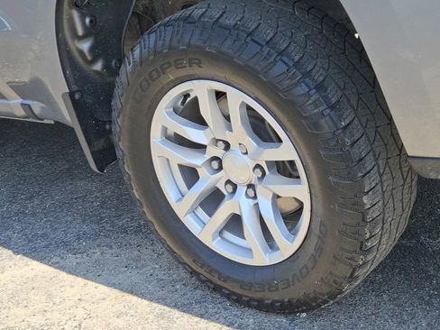 Used 2019 Chevrolet Silverado 1500 LT w/ Texas Edition image 7