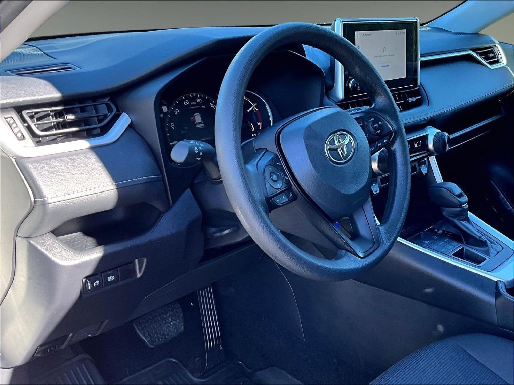 Used 2024 Toyota RAV4 LE AWD/4WD image 8