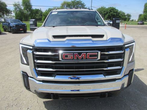 New 2026 GMC Sierra 2500 SLE w/ SLE Value Package; AWD/4WD image 12