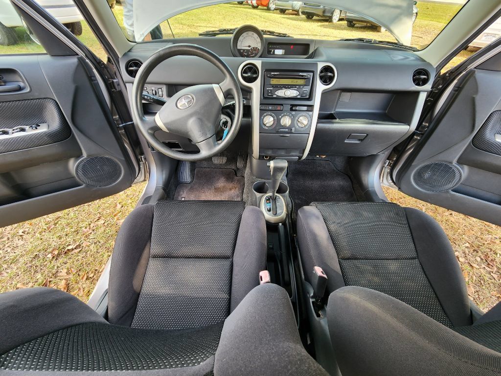 Used 2006 Scion xB FWD image 9