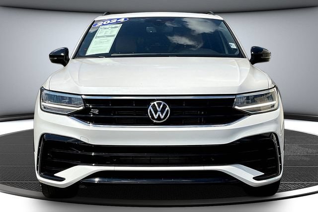 Used 2024 Volkswagen Tiguan SE R-Line FWD image 2