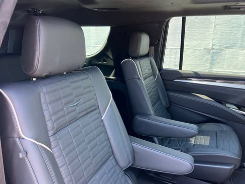 New 2026 Cadillac Escalade ESV Platinum Luxury AWD/4WD image 28