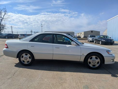 Used 2001 Lexus ES 330 image 4