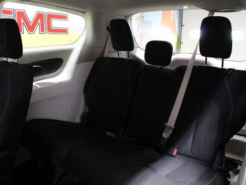 Used 2023 Chrysler Voyager LX FWD image 14