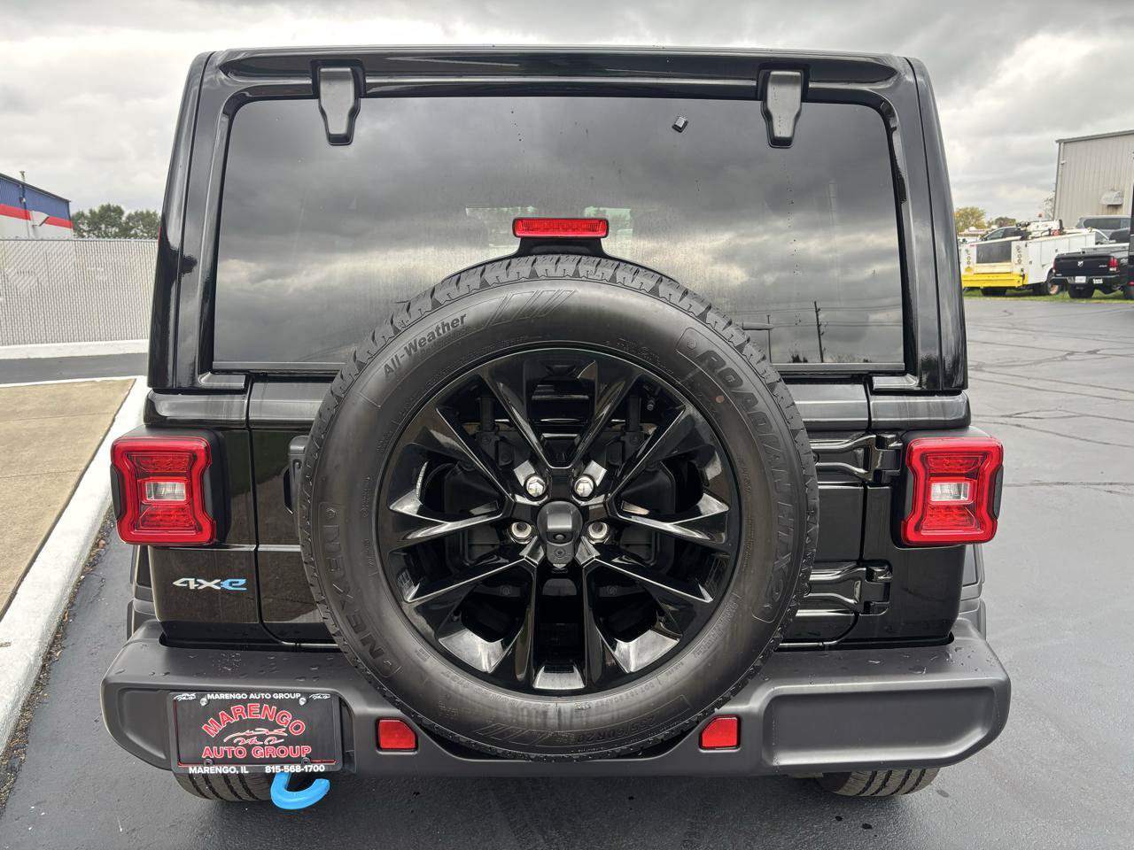 Used 2024 Jeep Wrangler Unlimited Sahara w/ Technology Group AWD/4WD image 4