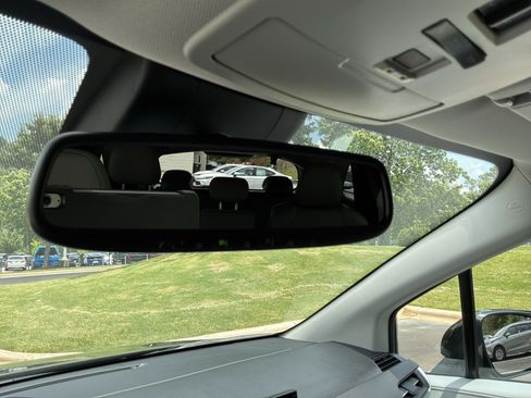 Used 2026 Toyota Sienna XLE FWD image 27