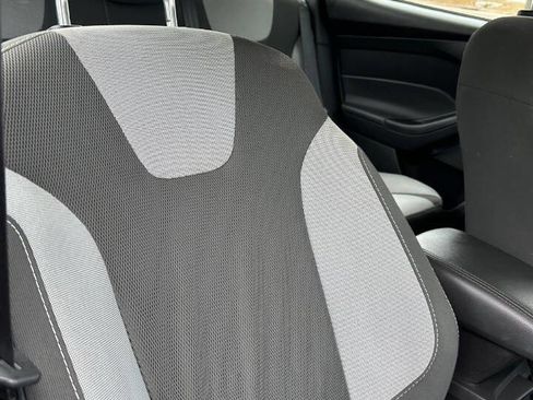 Used 2012 Ford Focus SE w/ SE Sport Pkg FWD image 43