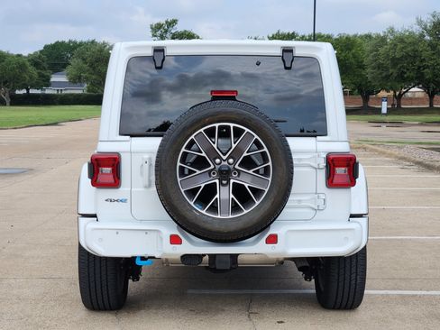 Used 2023 Jeep Wrangler Unlimited Sahara AWD/4WD image 5