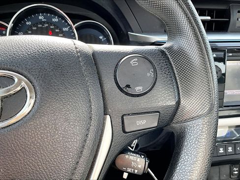 Used 2015 Toyota Corolla LE FWD image 23
