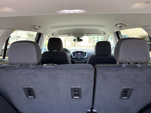 Used 2024 GMC Terrain SLE FWD image 16