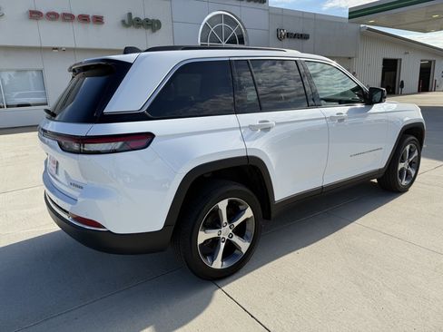 Used 2024 Jeep Grand Cherokee Limited w/ Trailer Tow Package AWD/4WD image 8