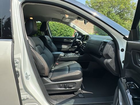 Certified 2024 Nissan Pathfinder SL w/ Cargo Package image 23