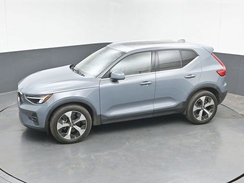 Used 2023 Volvo XC40 B4 Ultimate FWD image 22