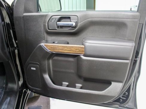 Used 2022 Chevrolet Silverado 1500 High Country w/ Technology Package image 12