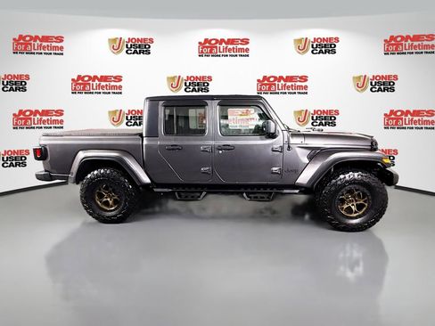 Used 2022 Jeep Gladiator Sport image 18