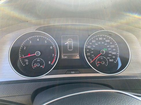 Used 2015 Volkswagen Golf S image 17