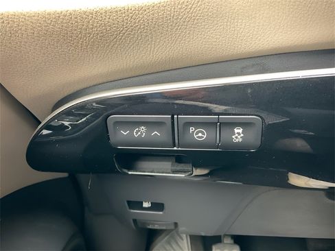 Used 2017 Toyota Prius Two w/ Prius Two Safety Plus Package image 28