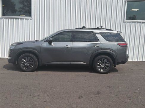 Used 2022 Nissan Pathfinder SV AWD/4WD image 4