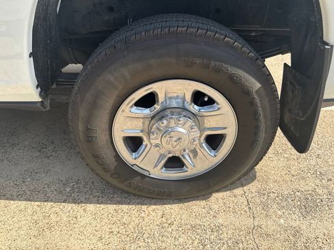 Used 2024 RAM 3500 Tradesman w/ Chrome Appearance Group AWD/4WD image 4