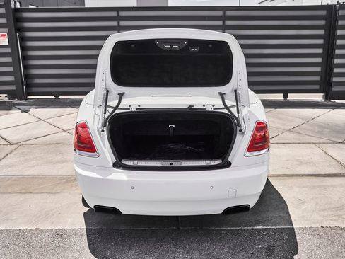 Used 2018 Rolls-Royce Dawn RWD image 18