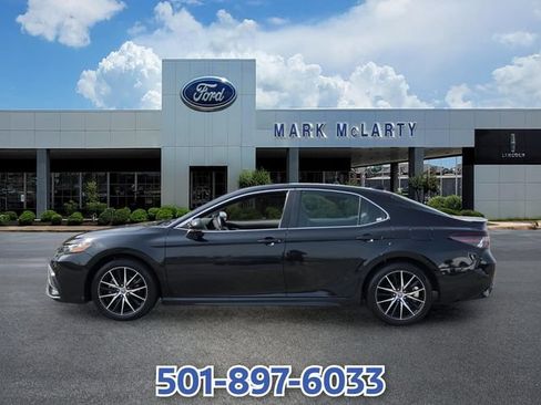 Used 2024 Toyota Camry SE FWD image 2