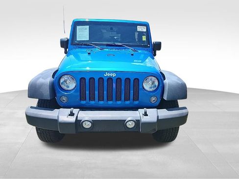 Used 2015 Jeep Wrangler Unlimited Rubicon w/ Max Tow Package AWD/4WD image 3
