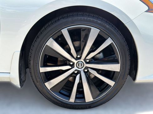 Used 2020 Nissan Altima 2.5 SR w/ Premium Package FWD image 13