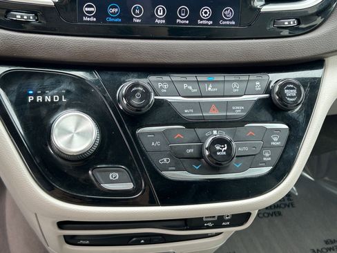 Used 2020 Chrysler Pacifica Touring-L Plus w/ Tire & Wheel Group image 23