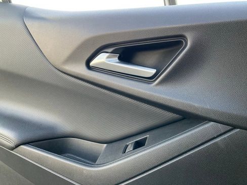 Used 2025 Chevrolet Equinox LT image 11