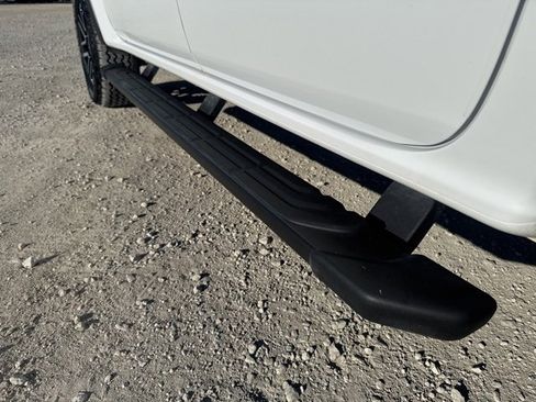 Used 2024 Ford Ranger Lariat w/ FX4 Off-Road Package image 11