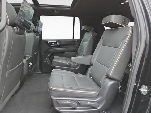 Used 2022 GMC Yukon XL SLT w/ SLT Premium Package AWD/4WD image 16
