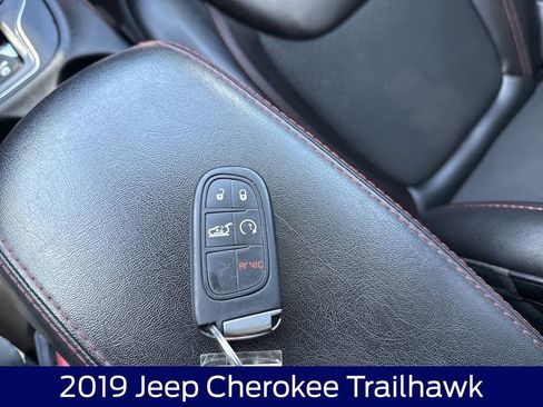 Used 2019 Jeep Cherokee Trailhawk w/ Comfort & Convenience Group image 26
