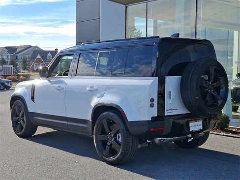 New 2026 Land Rover Defender 110 S image 4