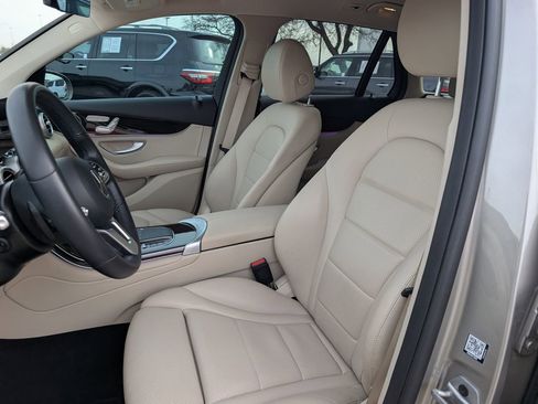 Used 2022 Mercedes-Benz GLC 300 w/ Premium Package Lite image 24