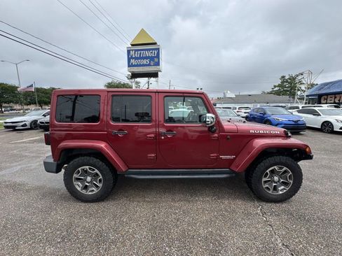 Used 2013 Jeep Wrangler Unlimited Rubicon w/ Connectivity Group AWD/4WD image 8