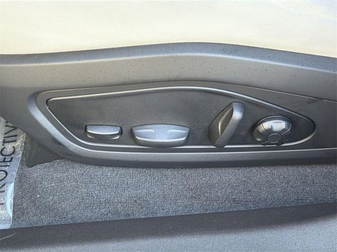 Used 2022 Porsche Taycan 4S image 23