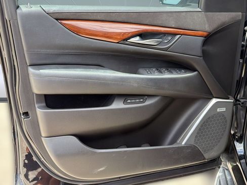 Used 2016 Cadillac Escalade Luxury RWD image 14