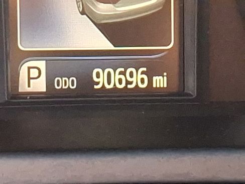 Used 2015 Toyota Camry LE image 17