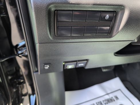 Used 2021 Nissan Kicks SR w/ SR Premium Package FWD image 12